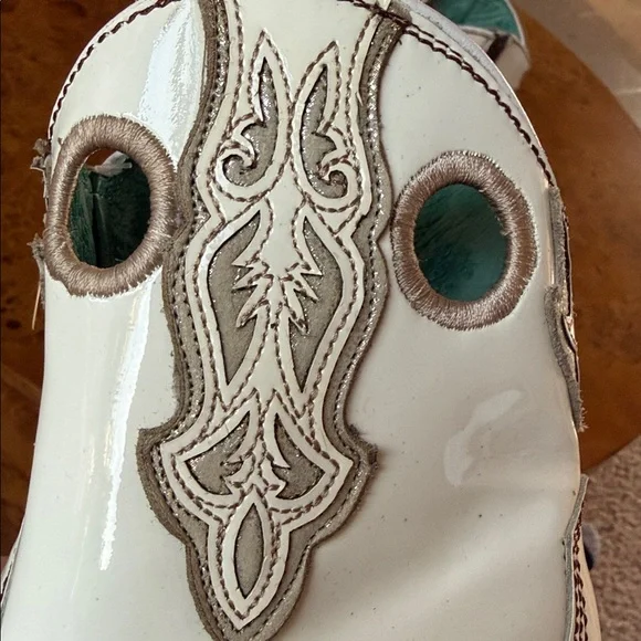 Corral cream colored western short booties. Size 7-1/2 - Picture 11 of 12